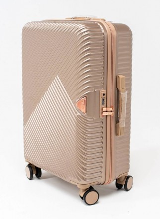 Предлагаем к покупке среднего размера пластиковый чемодан Wings WN01 польского п. . фото 3