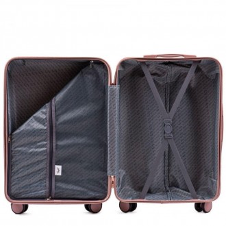 Предлагаем к покупке среднего размера пластиковый чемодан Wings WN01 польского п. . фото 7