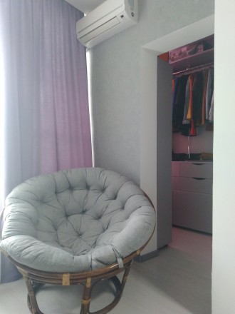 Предлагается к продаже красивая двухкомнатная квартира с дизайнерским ремонтом в. Суворовский. фото 11