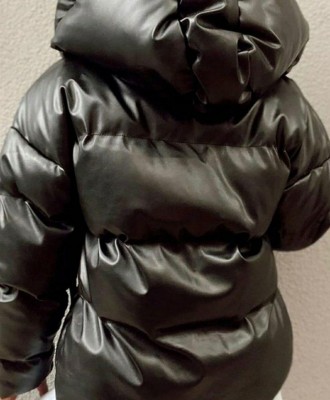 В наличии! 
Модная, теплая короткая Куртка Женская с капюшоном 
Ткань: экокожа 
. . фото 11
