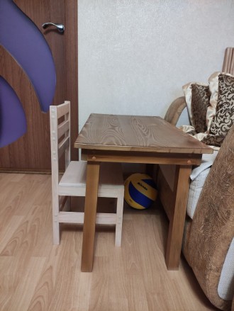 Разные детские деревянные стулья и табуреты 
В данном случае стол 80х45 см стол. . фото 2