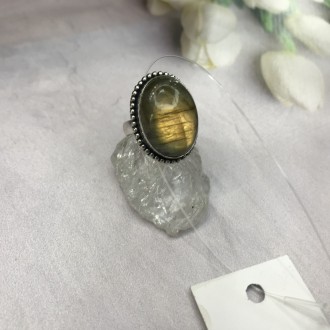 Предлагаем Вам купить элегантное кольцо с камнем лабрадор в серебре.
Размер 17,0. . фото 2