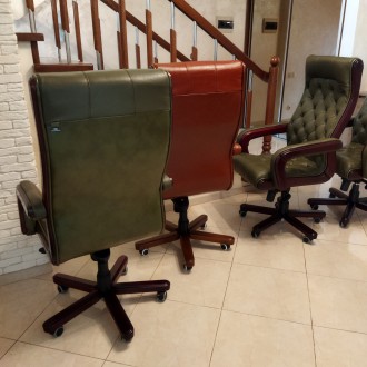 Нове вишукане шкіряне крісло ручної роботи.
Крісло виконане з натуральної шкіри. . фото 7