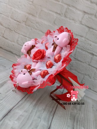 Букет с мишками нежно - розового цвета и конфетами -сердечками «Любимов&ra. . фото 4