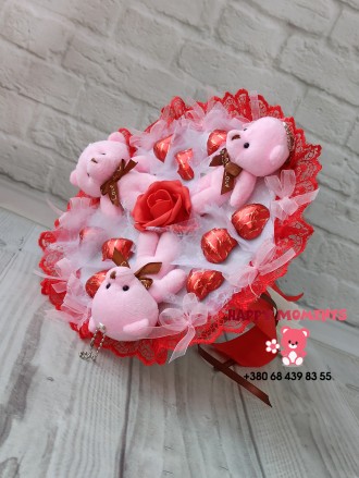 Букет с мишками нежно - розового цвета и конфетами -сердечками «Любимов&ra. . фото 3