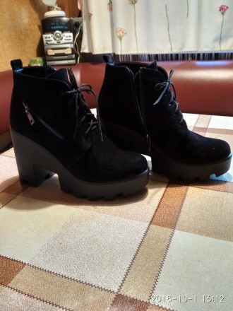 Продам женские осенние новые ботинки 40р, чёрного цвета из натуральной замшевой . . фото 3