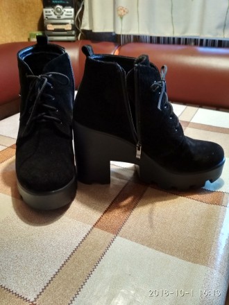 Продам женские осенние новые ботинки 40р, чёрного цвета из натуральной замшевой . . фото 2