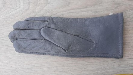 Женские демисезонные кожаные перчатки paizong (светло-серые)

При покупке перч. . фото 4