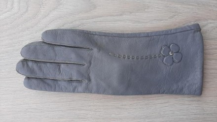 Женские демисезонные кожаные перчатки paizong (светло-серые)

При покупке перч. . фото 2