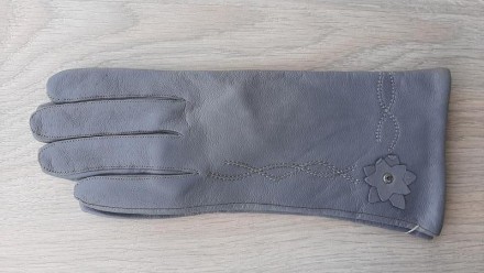 Женские демисезонные кожаные перчатки paizong (светло-серые)

При покупке перч. . фото 3