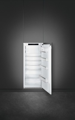 Холодильник SMEG S 8 C 124 DE оборудован удобным управлением при помощи сенсорно. . фото 4