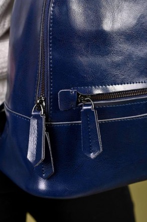 Рюкзак изготовлен из натуральной кожи, закрывается на молнию
Внутри рюкзака один. . фото 8