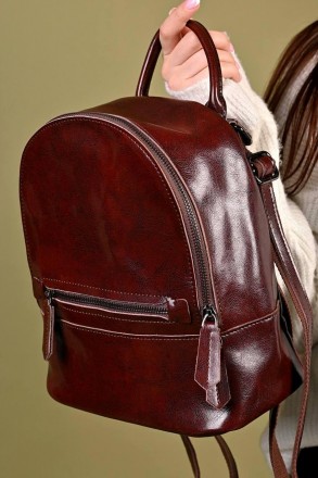 Рюкзак изготовлен из натуральной кожи, закрывается на молнию
Внутри рюкзака один. . фото 5