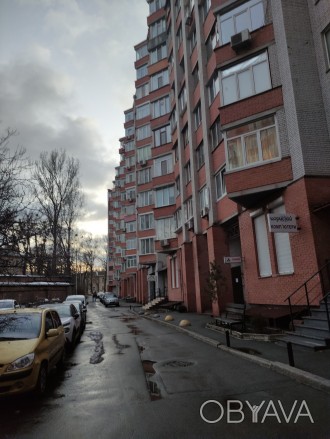 Святошино, Хмельницкая 10 (метро — 10 мин. пешком.),