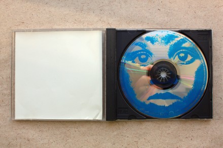 Продам CD диск Dr.Alban - Born In Africa.
Коробка повреждена, трещины и потёрто. . фото 4