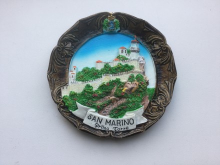 Тарелка панно диаметром 11 см, сувенирные магниты карликовой страны Сан-Марино с. . фото 2