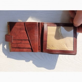 Кожаный кошелек Benzer (Индия)

Неплохая кожа
Практичный
Размер 12.1 Х 10.3
. . фото 4