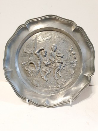 Настенная оловянная тарелка Германия, Дети, художественное литье, диаметр 22 см
. . фото 2