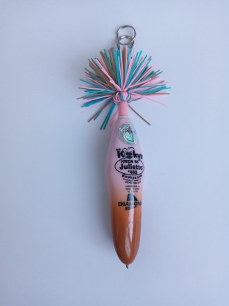 Продаётся:
Новый Брелок Коллекционная шариковая ручка Подарочный набор с зажимо. . фото 3