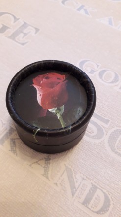 Подарочная сувенирная коробка для украшения кольцо бижутерия каблучка принт роза. . фото 3