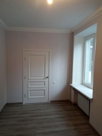 Продается 3-х комнатная "сталинка" со свежим ремонтом в районе Центрального рынк. . фото 9