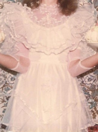Свадебное платье шифон с выбивкой с пояском и под низом атлас.Чехия
размеры:42 . . фото 8
