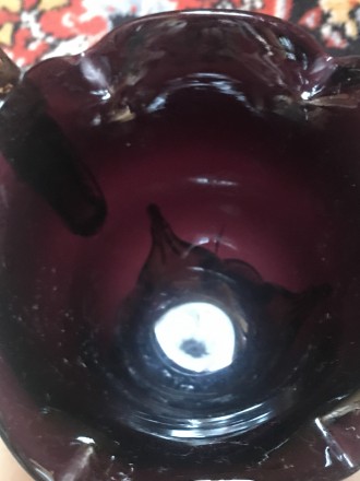 Ваза конфетница с ручкой, вазочка темно сиреневое стекло времен СССР, высота 29 . . фото 3