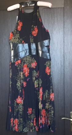 Оригинальное дизайнерское решение - платье миди с американской проймой британско. . фото 3