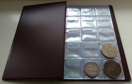 Размер ячейки позволяет размещать монеты средних размеров (юбилейные гривны, руб. . фото 4
