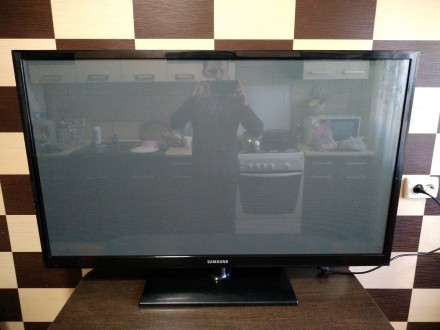 Плата снята с телевизора Samsung PS51D450A2W с механическим повреждением матрицы. . фото 10