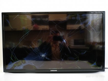 Плата снята с телевизора Samsung UE32EH5370K с механическим повреждением матрицы. . фото 6
