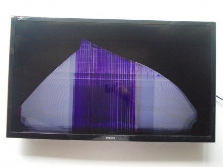 Плата снята с телевизора Samsung UE32J4000AK с механическим повреждением матрицы. . фото 5