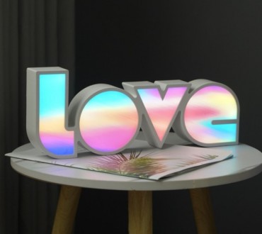 Светодиодный светильник выполнен в форме букв LOVE. Это может быть подарок на Де. . фото 3