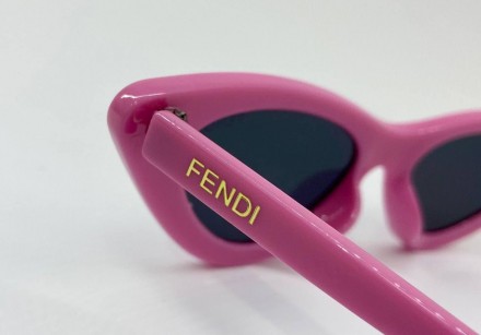 Женские очки солнцезащитные в розовой пластиковой оправе с треугольными линзами . . фото 4