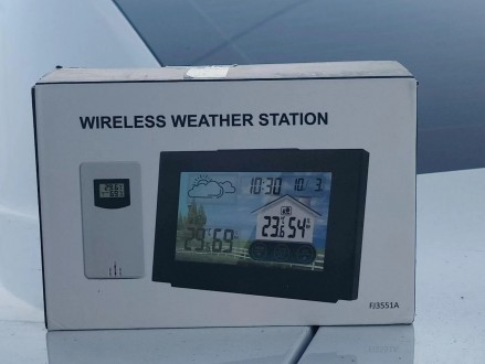 Цветная метеостанция с выносными датчиком
Многофункциональная цифровая метеостан. . фото 10