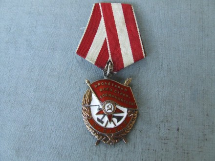 Тип металла: Серебро

Орден Боевого Красного Знамени БКЗ № 415 453 в отличном . . фото 2