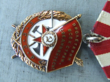 Тип металла: Серебро

Орден Боевого Красного Знамени БКЗ № 415 453 в отличном . . фото 5