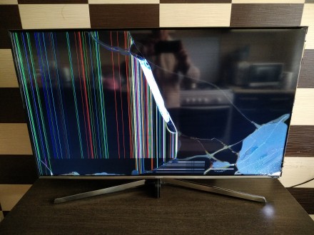 Плата снята с телевизора Samsung UE32J5500AU с механическим повреждением матрицы. . фото 7