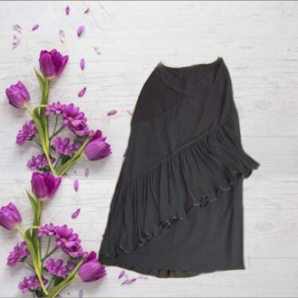 Красивая нарядная женская юбка черного цвета. По тали застегивается на пуговицу . . фото 2