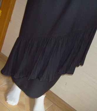 Красивая нарядная женская юбка черного цвета. По тали застегивается на пуговицу . . фото 5