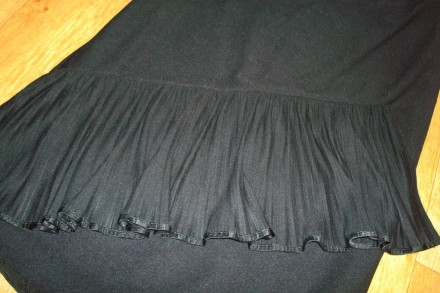 Красивая нарядная женская юбка черного цвета. По тали застегивается на пуговицу . . фото 7