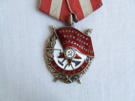 Тип металла: Серебро

Орден Боевого Красного Знамени БКЗ № 403 437 в отличном . . фото 2
