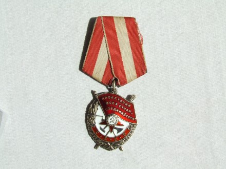 Тип металла: Серебро

Орден Боевого Красного Знамени БКЗ № 403 437 в отличном . . фото 9