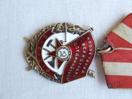 Тип металла: Серебро

Орден Боевого Красного Знамени БКЗ № 403 437 в отличном . . фото 5