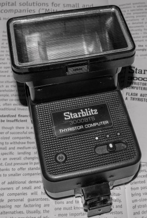 Фотовспышка автоматическая Starblitz 3000BTS с поворотной головкой. В исправном . . фото 2