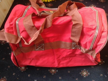 Дорожня сумка червона (Нова). Середнього розміру.
+ дивіться інші мої оголошенн. . фото 3