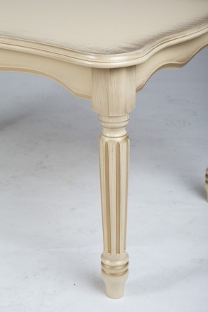  "Венецианский" с деревянными ножками, украшенными резьбой. Столешница под натур. . фото 5