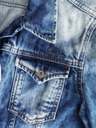 Актуальная джинсовая куртка от известного бренда Pepe Jeans. Классическая модель. . фото 6