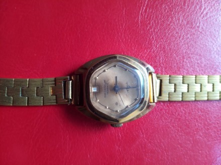 Продам часы наручные женские "Луч" механические, 21 камень, с противоу. . фото 3