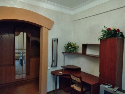 2х комнатная квартира с раздельными комнатами в центре города ( пл. Свободы , де. Александровский. фото 5